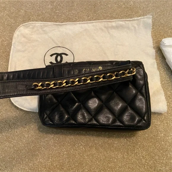 Chanel black quilted leather chained waist bag - Picture 5 of 11